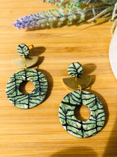 Cargar imagen en el visor de la galería, Green spider rings