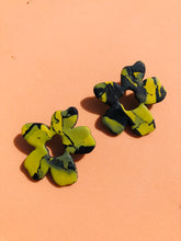 Cargar imagen en el visor de la galería, Jungle Flower
