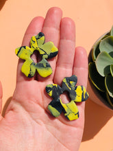 Cargar imagen en el visor de la galería, Jungle Flower
