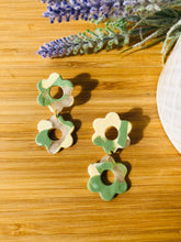 Cargar imagen en el visor de la galería, Green flowers
